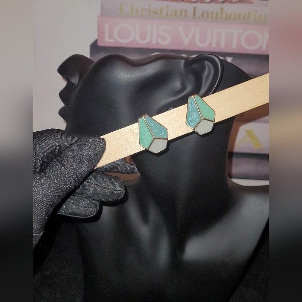 RARE VTG  CROWN TRIFARI TEAL & GRAY ENAMEL CLIP ON EARRING EUC  CLEAN & POLISH
